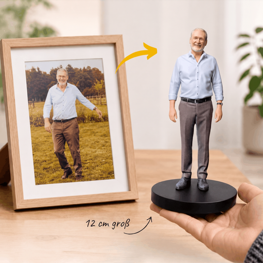 Ewig Nah 3D-Figur – 12 cm große Ganzkörper-Figur nach Foto, in der Hand gehalten
